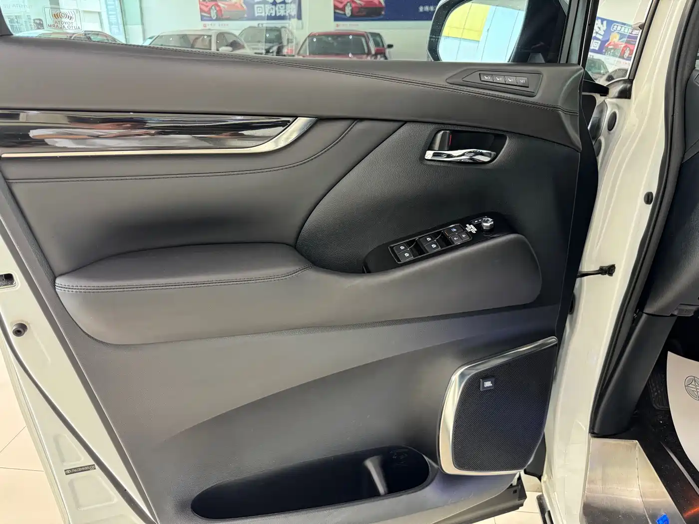 Toyota Alphard 2018 Facelift 3.5L Premium Edition фото 6