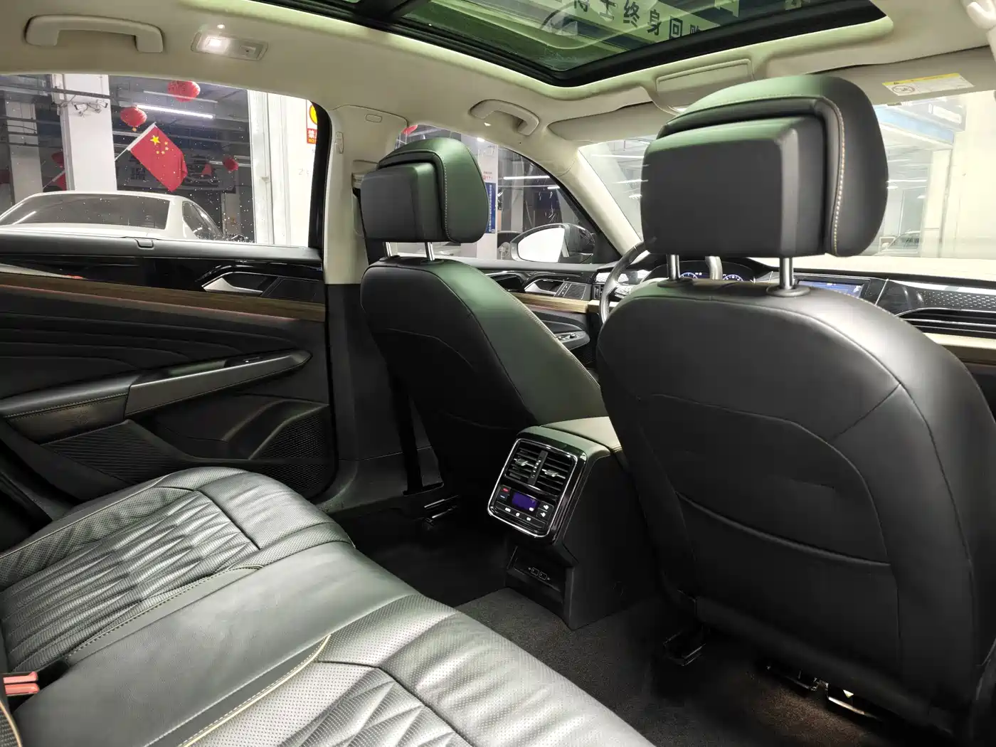 Volkswagen Passat 2019 330TSI Luxury Edition China VI фото 11