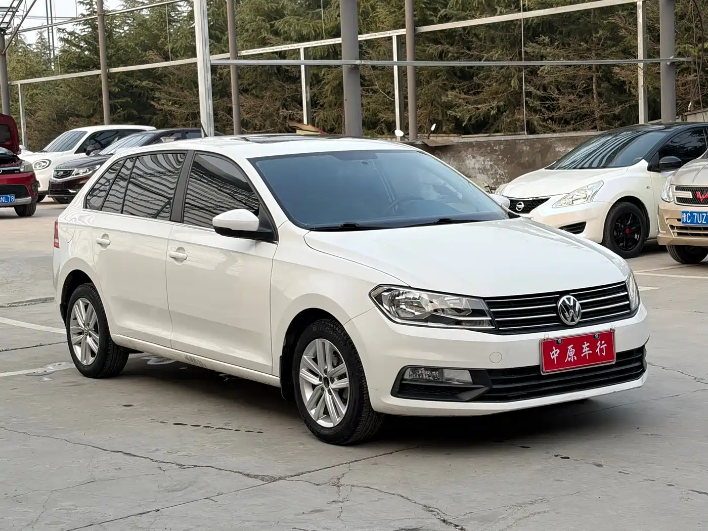 Volkswagen Santana 2015 Gran Santana 1.6L Automatic Luxury фото 3