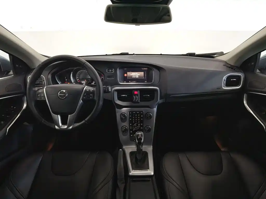 Volvo V40 2018 2018 T3 R-Design Edition