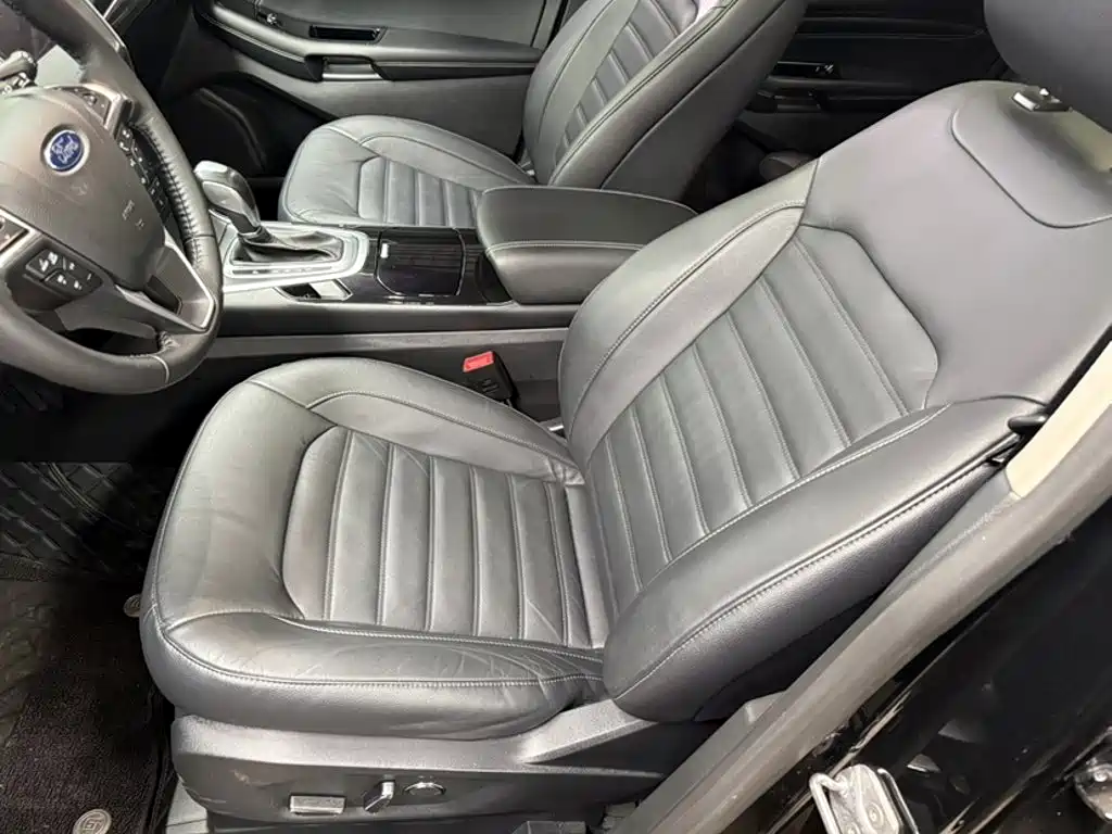 Фото 14 - Ford Edge