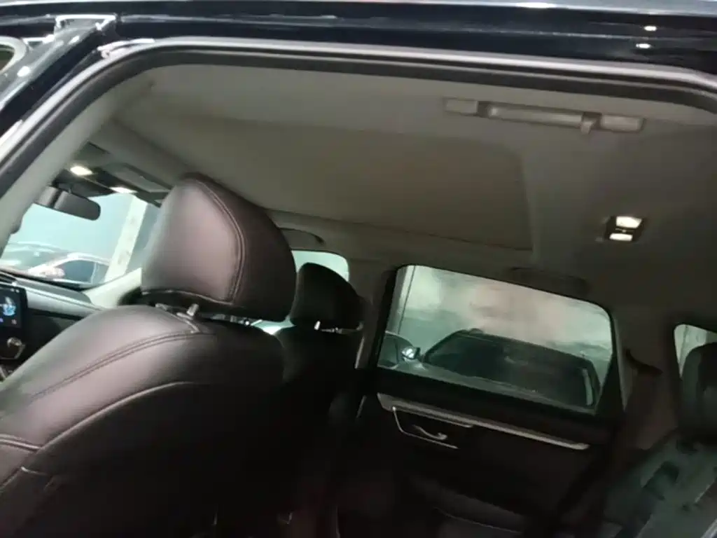 Фото 18 - Honda CR-V