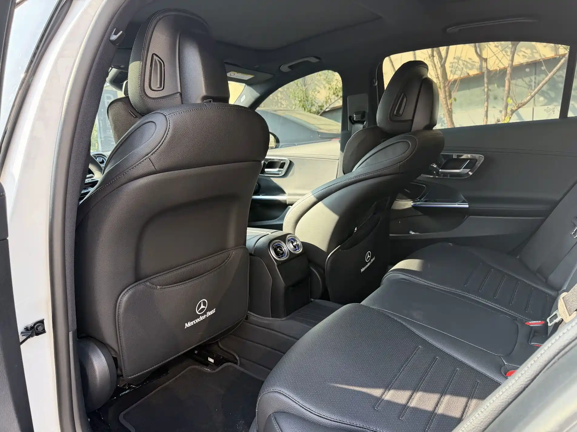 Photo 6 - Mercedes-Benz C-Class