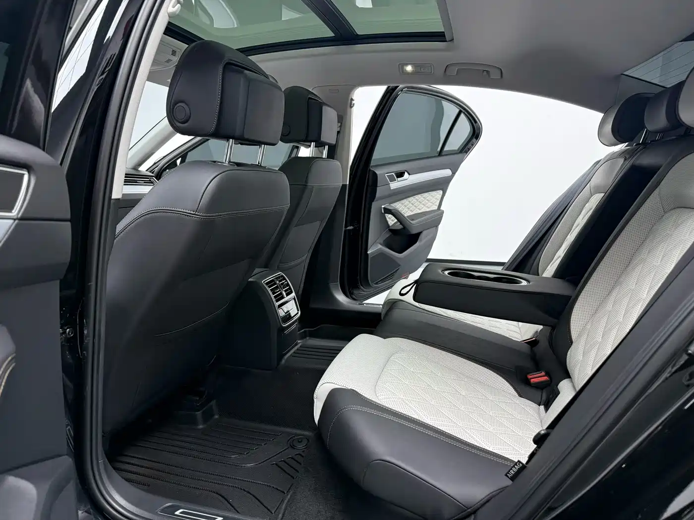 Volkswagen Magotan 2025 Facelift II Public Edition 330TSI DSG Luxury фото 3