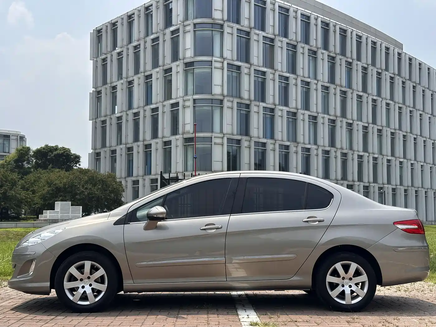 Photo 4 - Peugeot 408