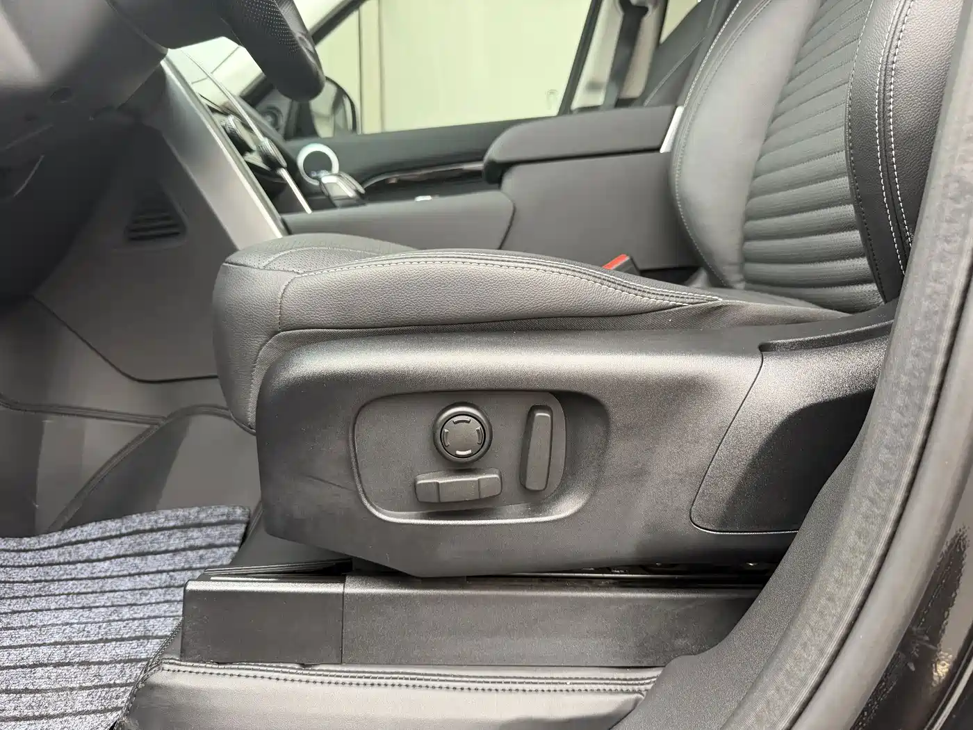 Land Rover Discovery 2024 2024 360PS Dynamic SE