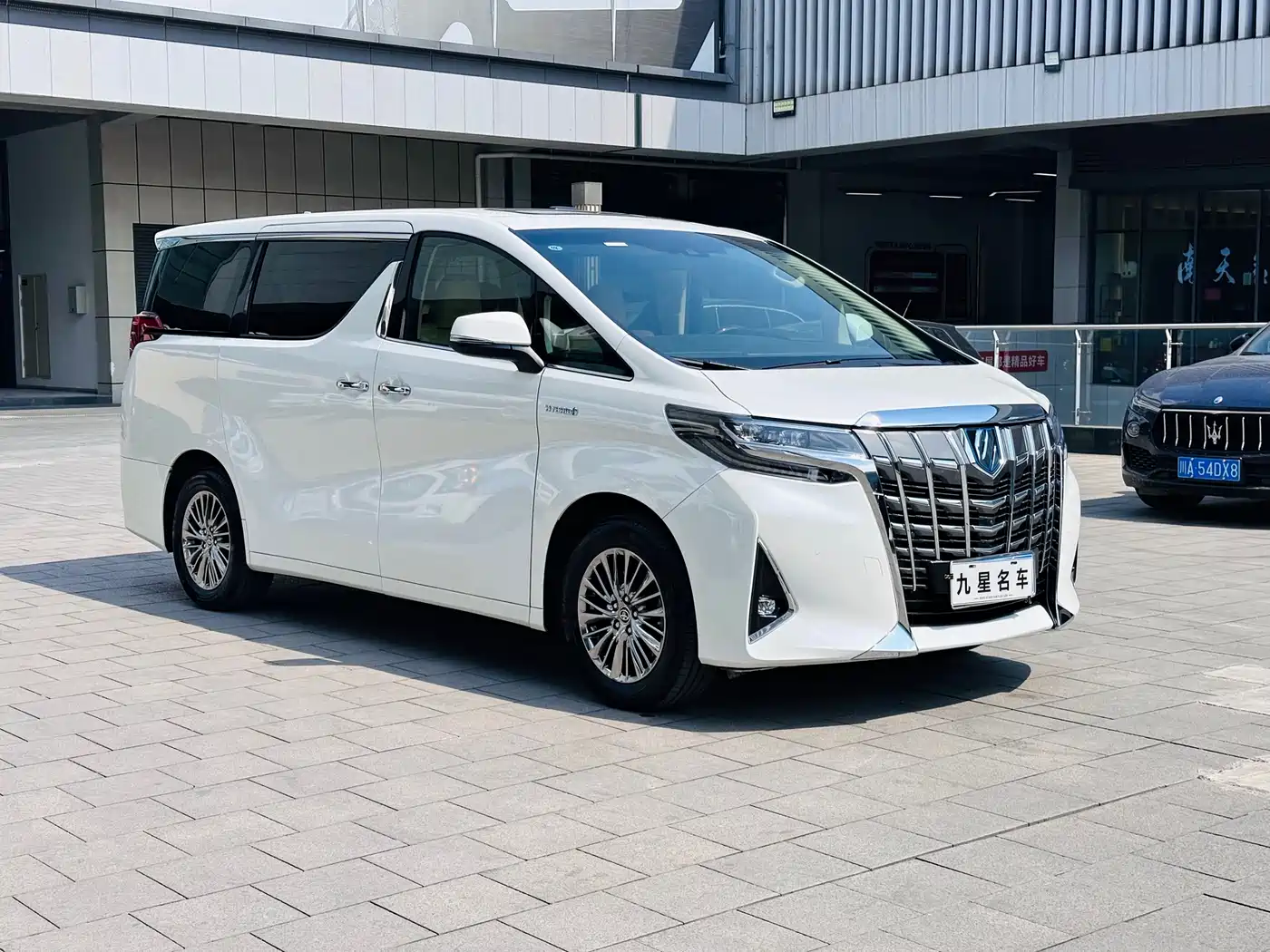 Toyota Alphard 2021 Hybrid 2.5L Luxury фото 3