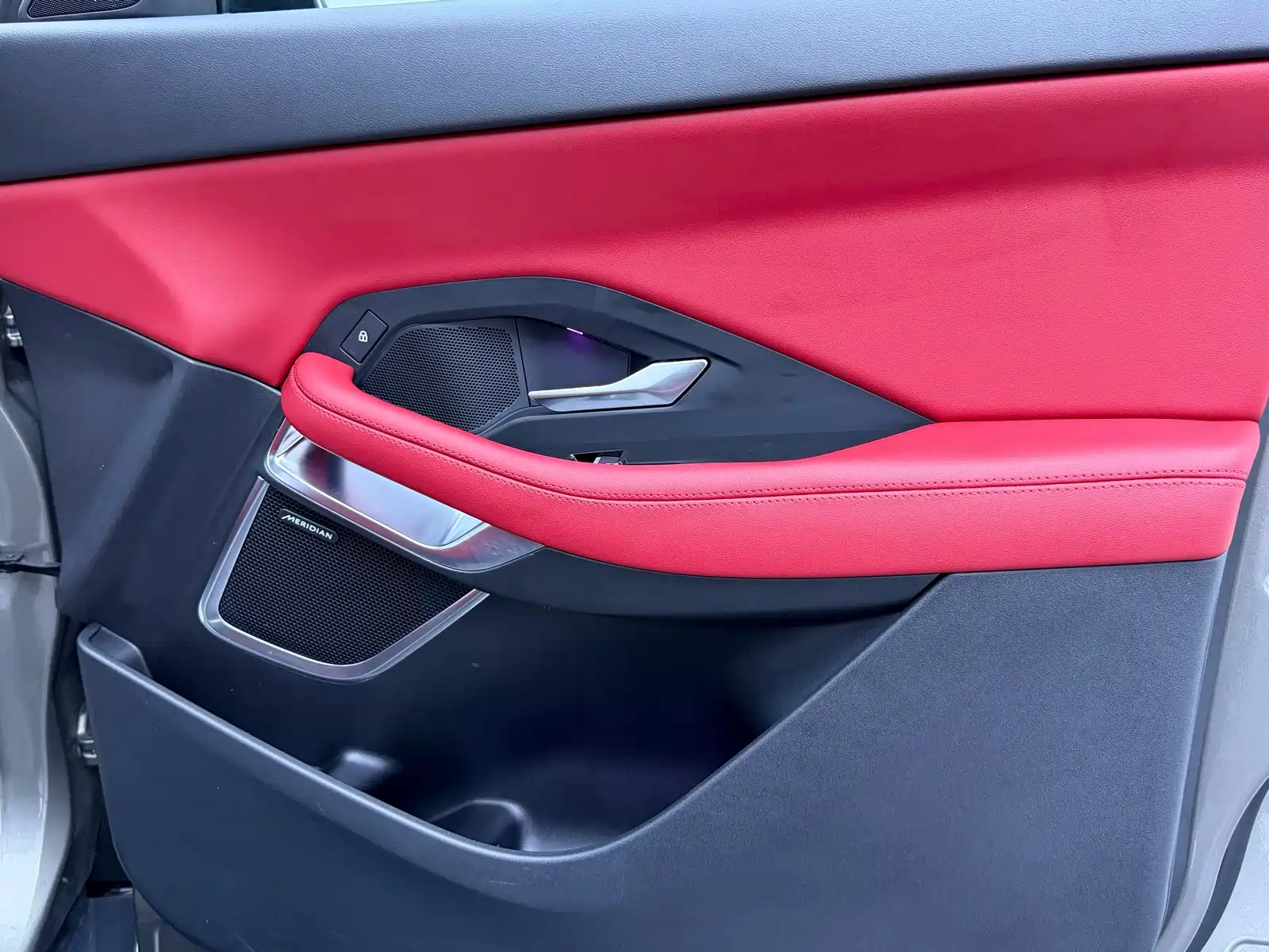 Фото 24 - Jaguar E-PACE