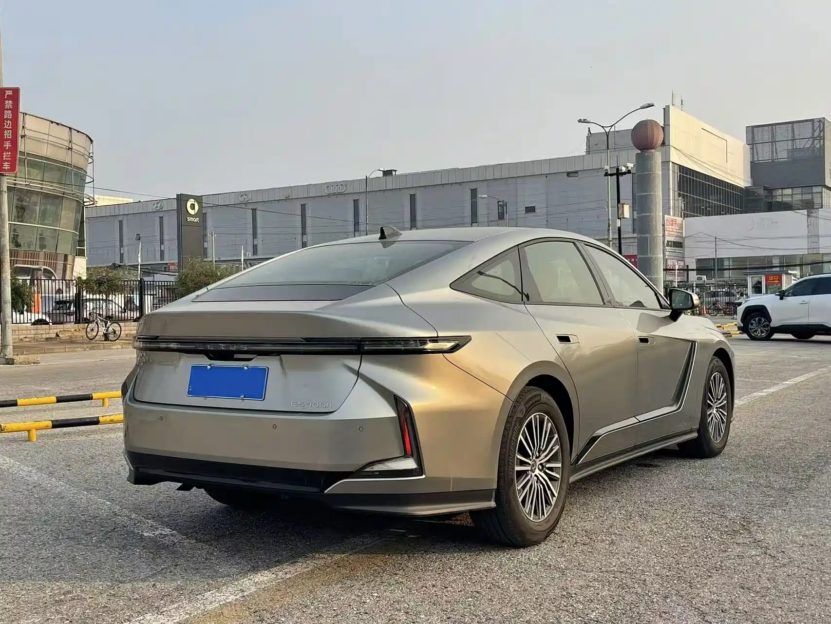 Фото 5 - Lexus ES