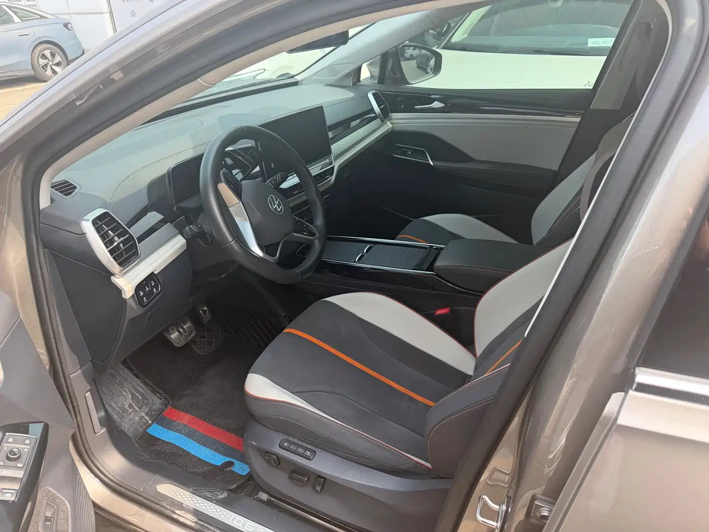 VOLKSWAGEN ID.6 CROZZ