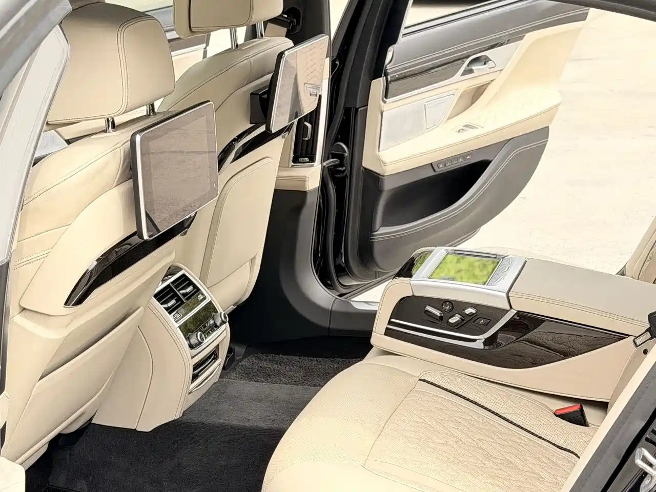 BMW 7 Series 2019 Facelift 740Li xDrive Executive M Sport Package фото 6