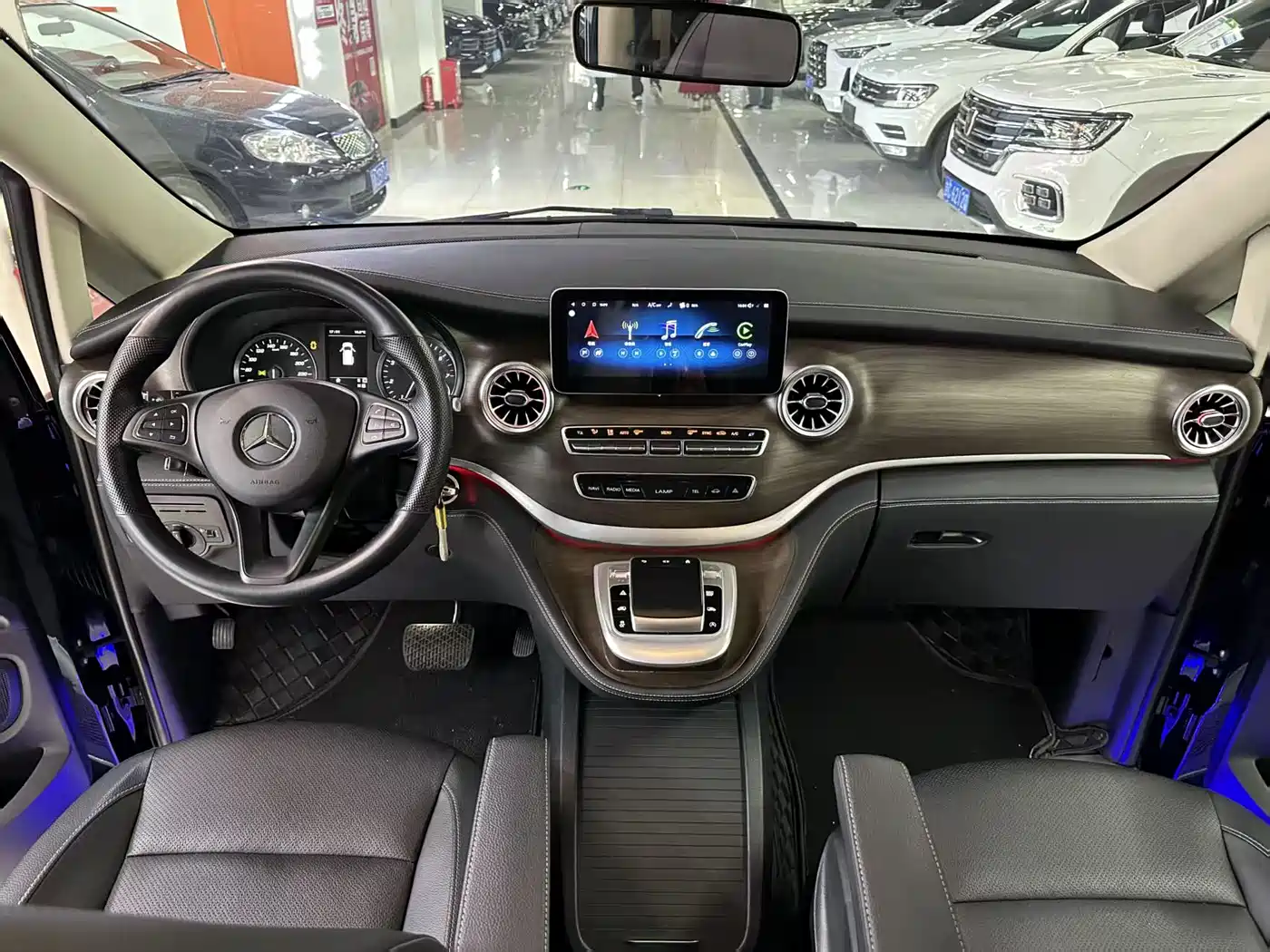 Mercedes-Benz Vito 2023 2.0T Elite 7-Seater фото 4