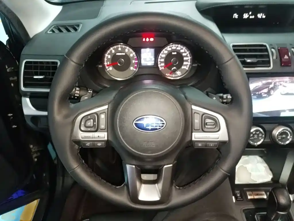 Subaru Forester 2016 2.0i Fashion Navigation Edition фото 11