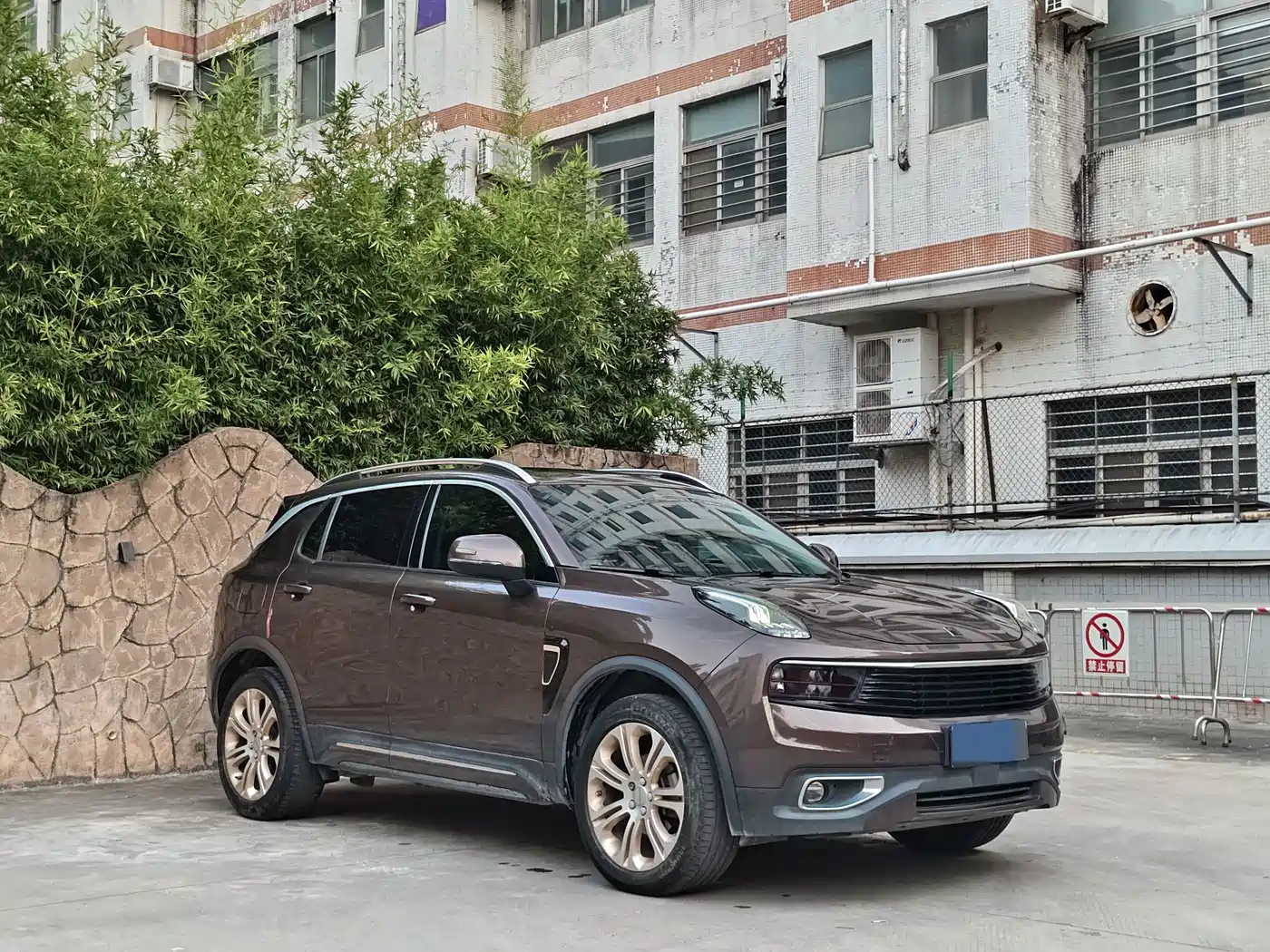 Lynk & Co 01 2017 2.0T 2WD Pro Version фото 3