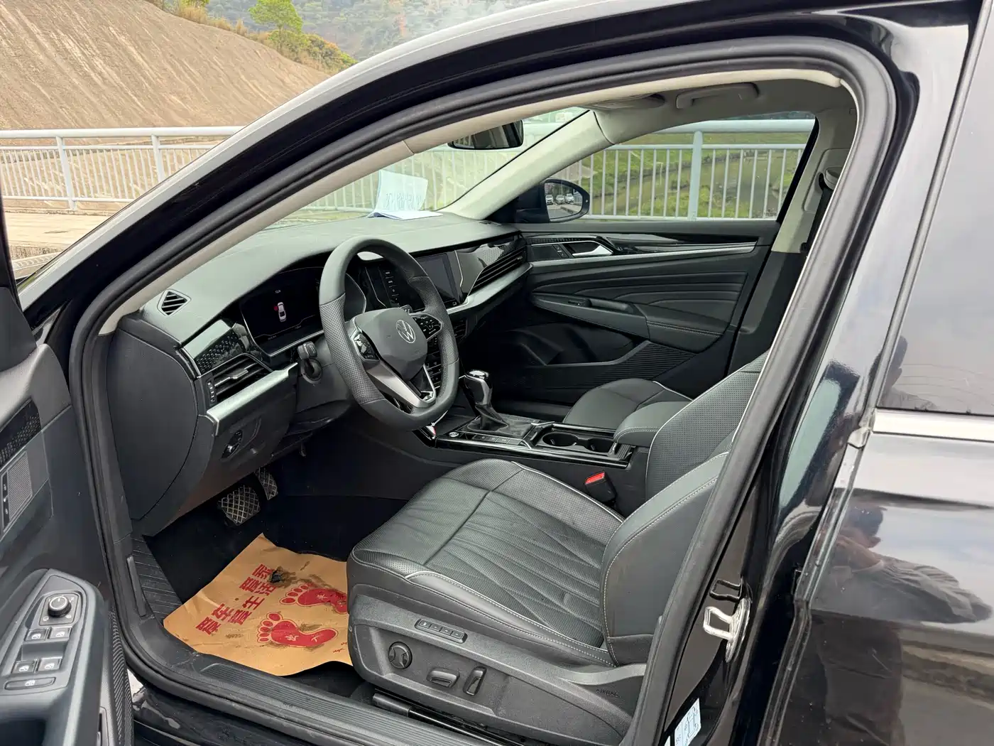 Volkswagen Passat 2024 380TSI Luxury фото 4