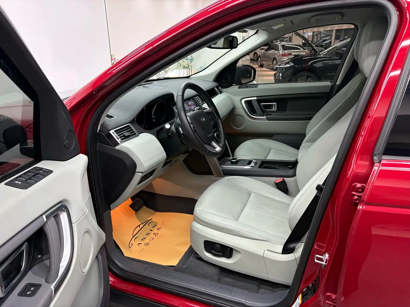 Land Rover Discovery Sport 2018 240PS SE Edition фото 8