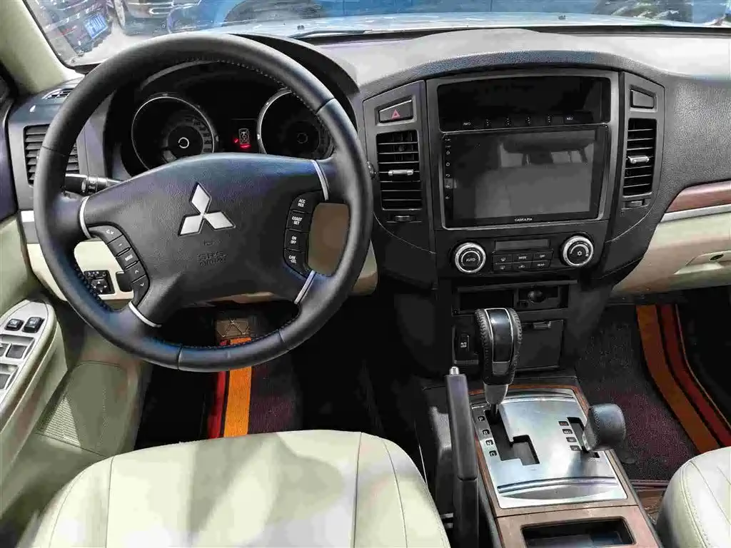 Mitsubishi Pajero (Import) 2011 3.0L Luxury Edition фото 8