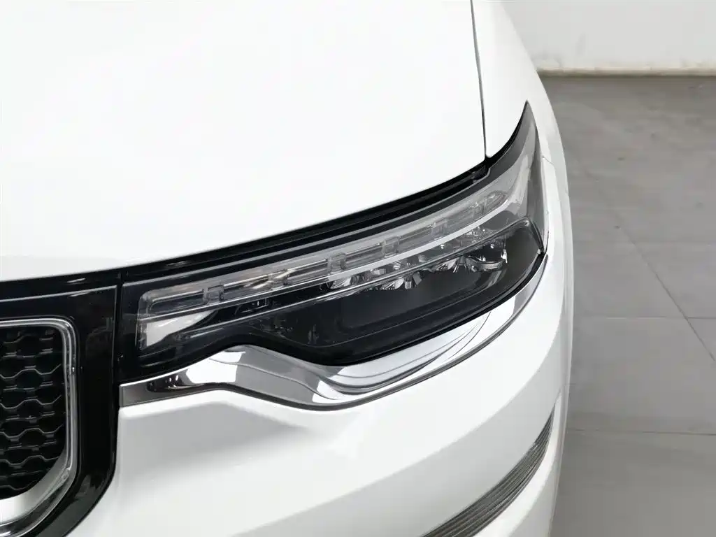 JEEP GRAND COMMANDER