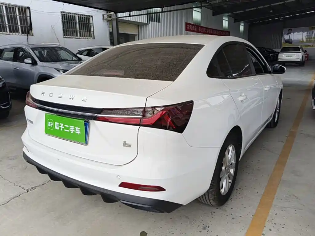 Фото 7 - Roewe i5