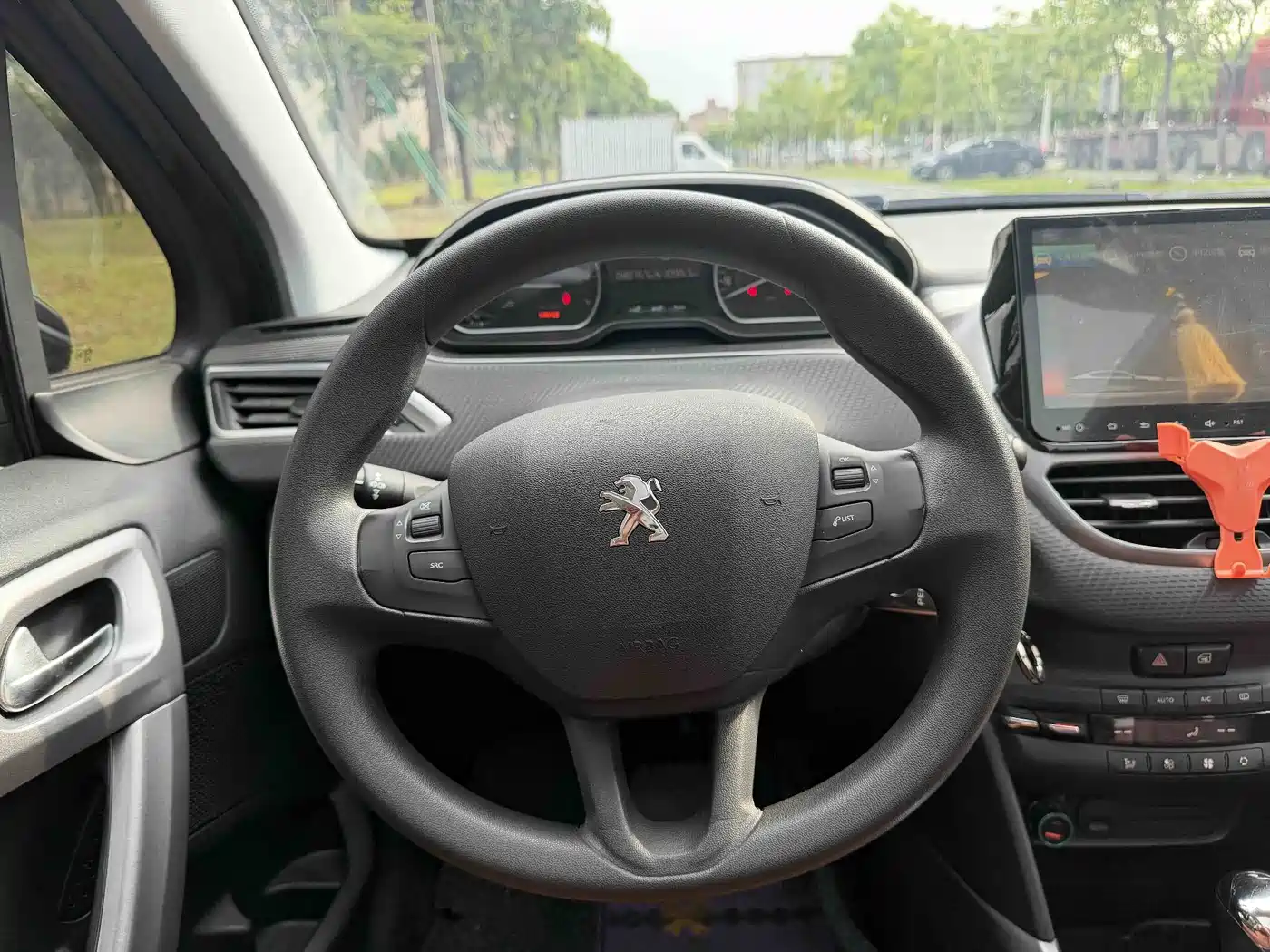 Peugeot 2008 2014 1.6L Automatic Fashion Edition фото 13