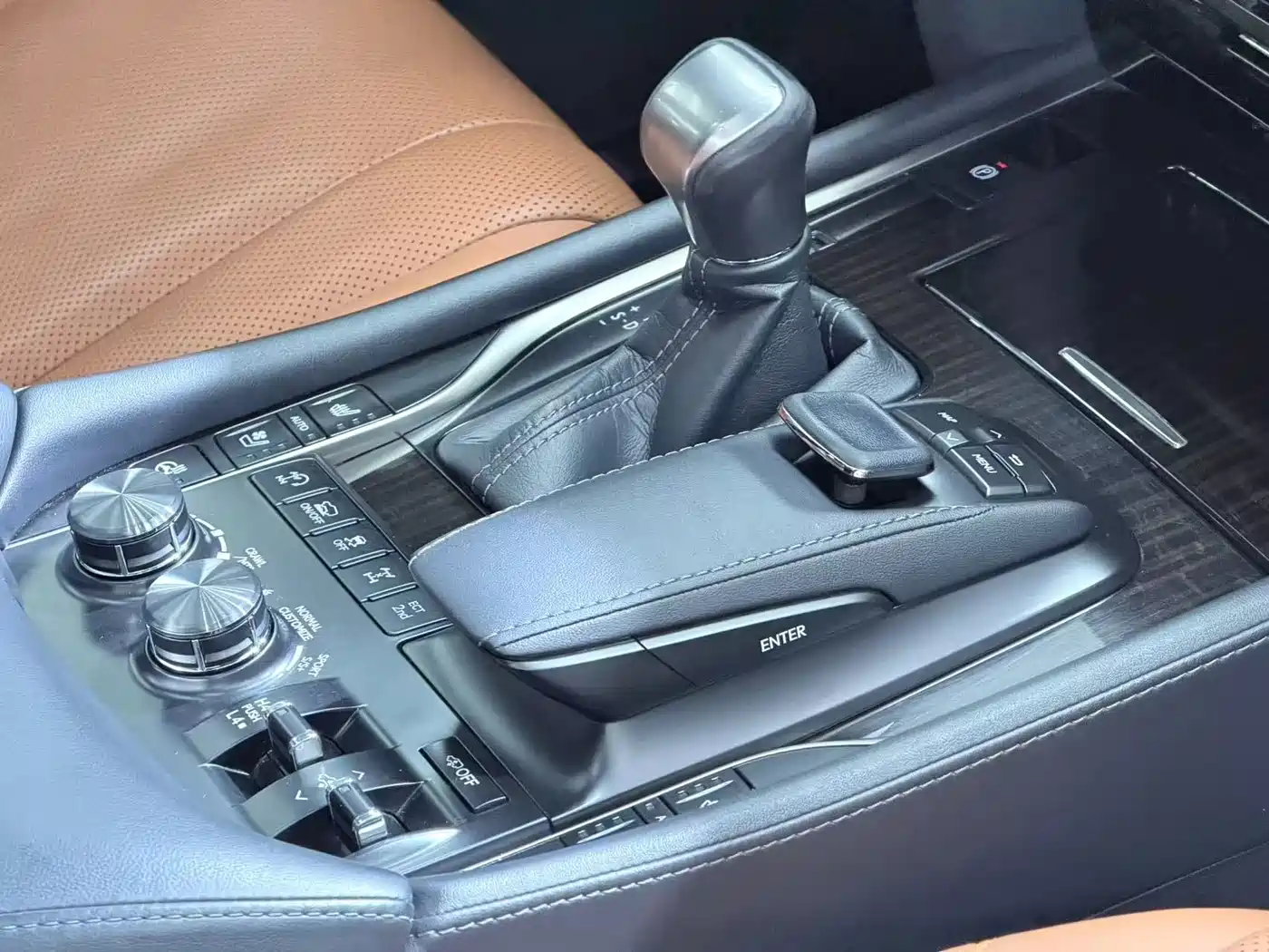 Lexus LX 2016 570 Luxury Premium Edition фото 8