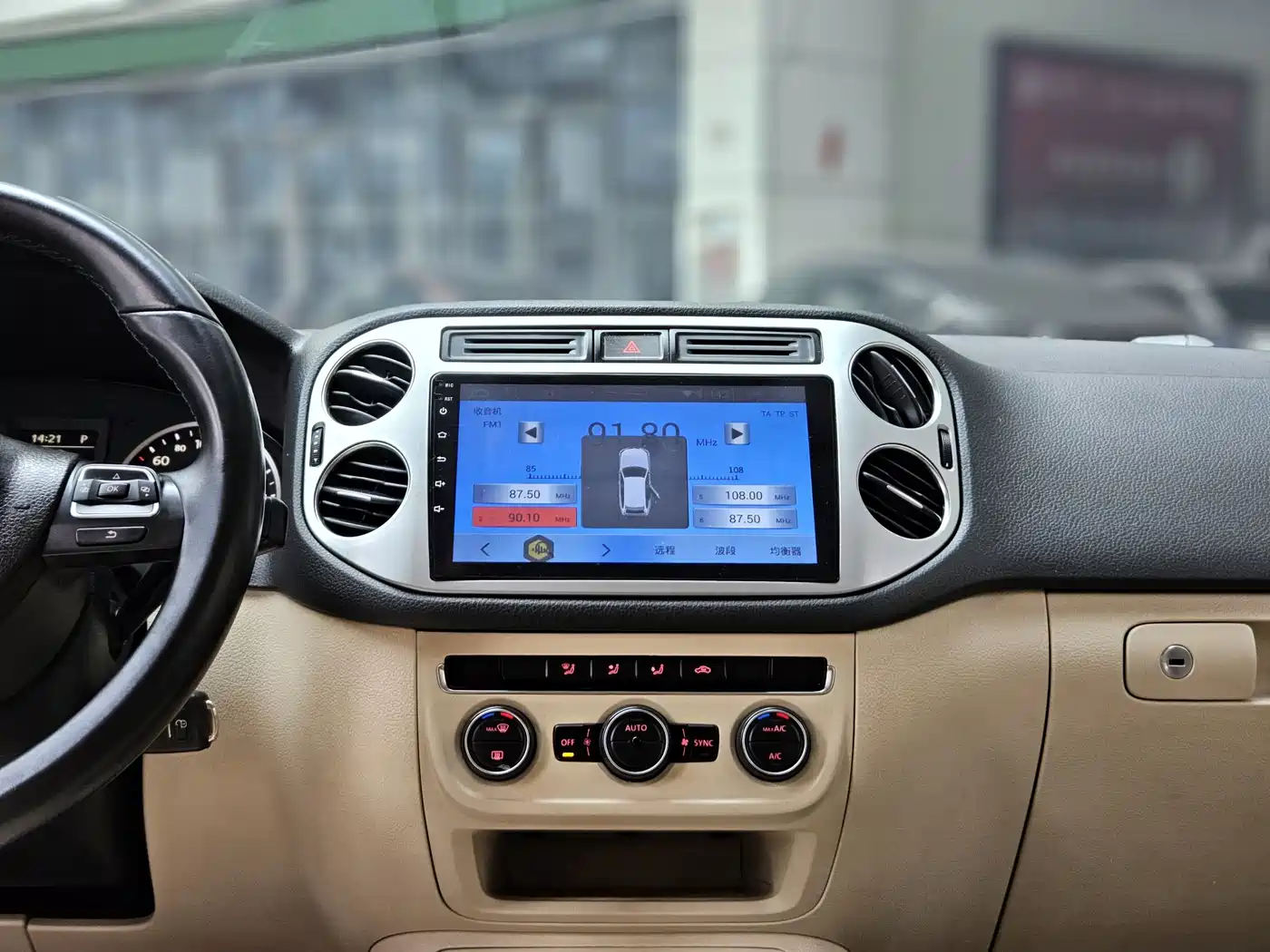 Volkswagen Tiguan 2013 1.8TSI Auto 2WD Comfort Edition фото 15