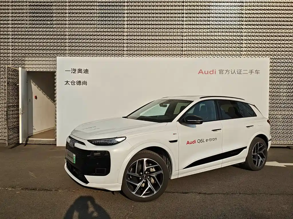 AUDI Q6L E TRON