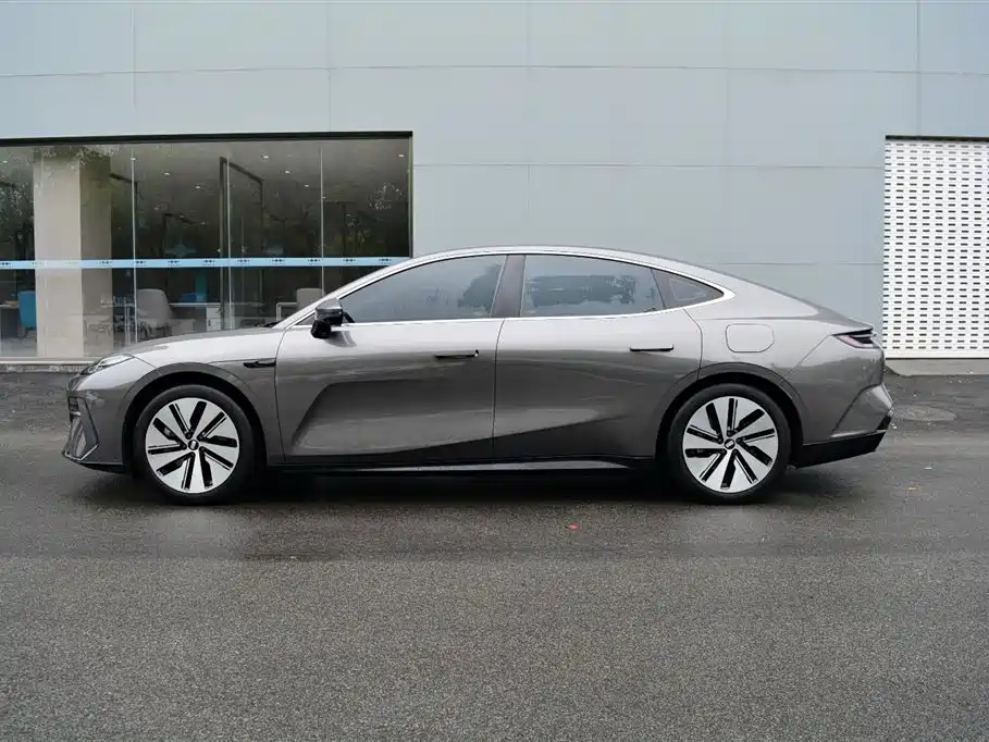 GEELY GALAXY GALAXY E8