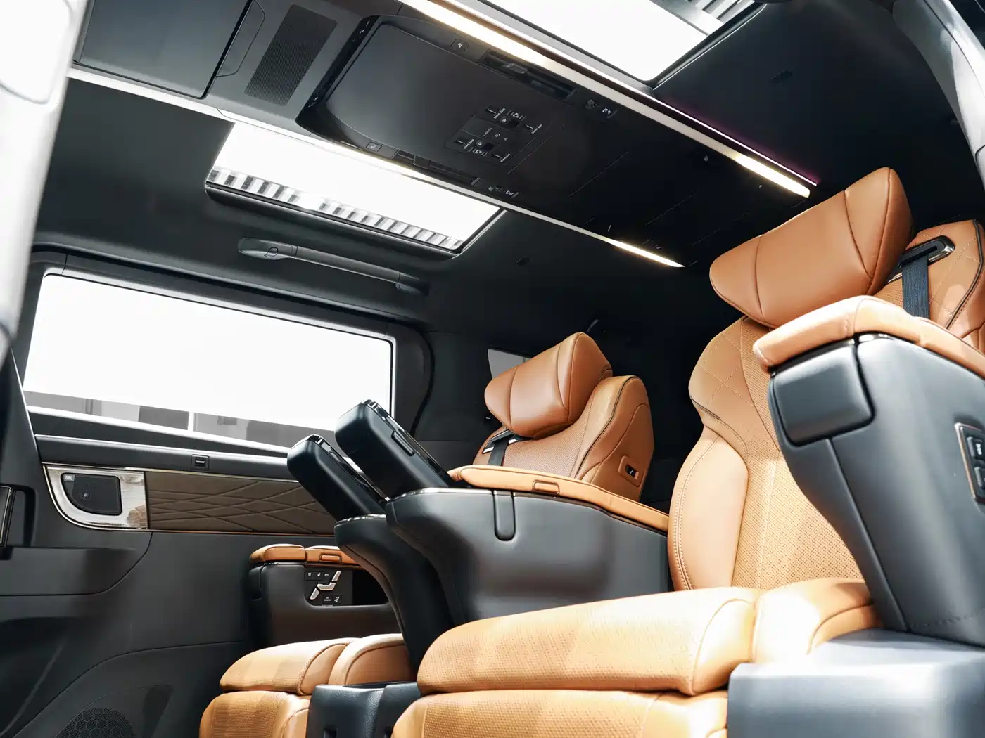 Toyota Vellfire 2024 Crown Hybrid 2.5L Executive Premium Edition фото 23