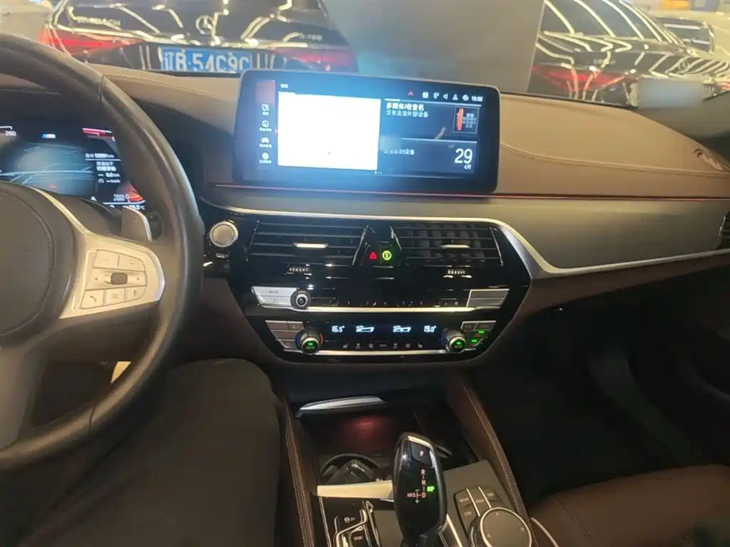 BMW 5 Series 2023 530Li Leading M Sport Package фото 10