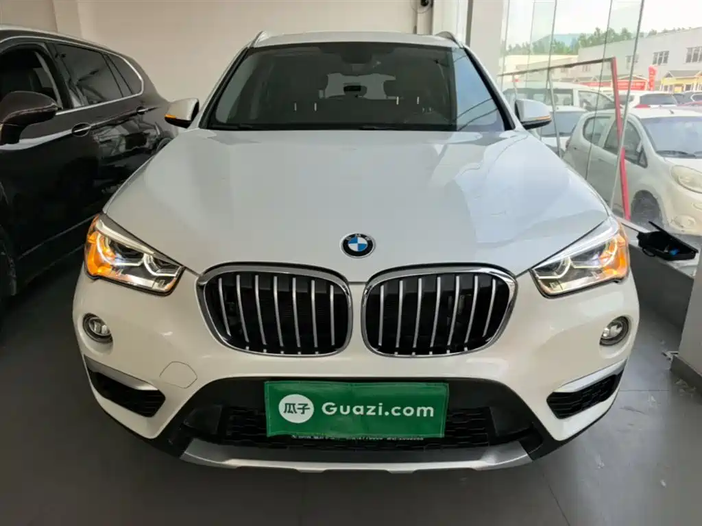 BMW X1 2018 sDrive18Li Premium Model фото 3