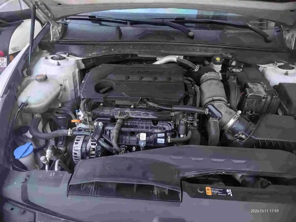 Photo 3 - Hyundai Sonata