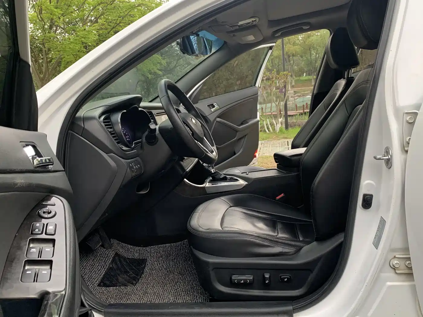 Kia K5 2014 2.0L Automatic LUXURY фото 8