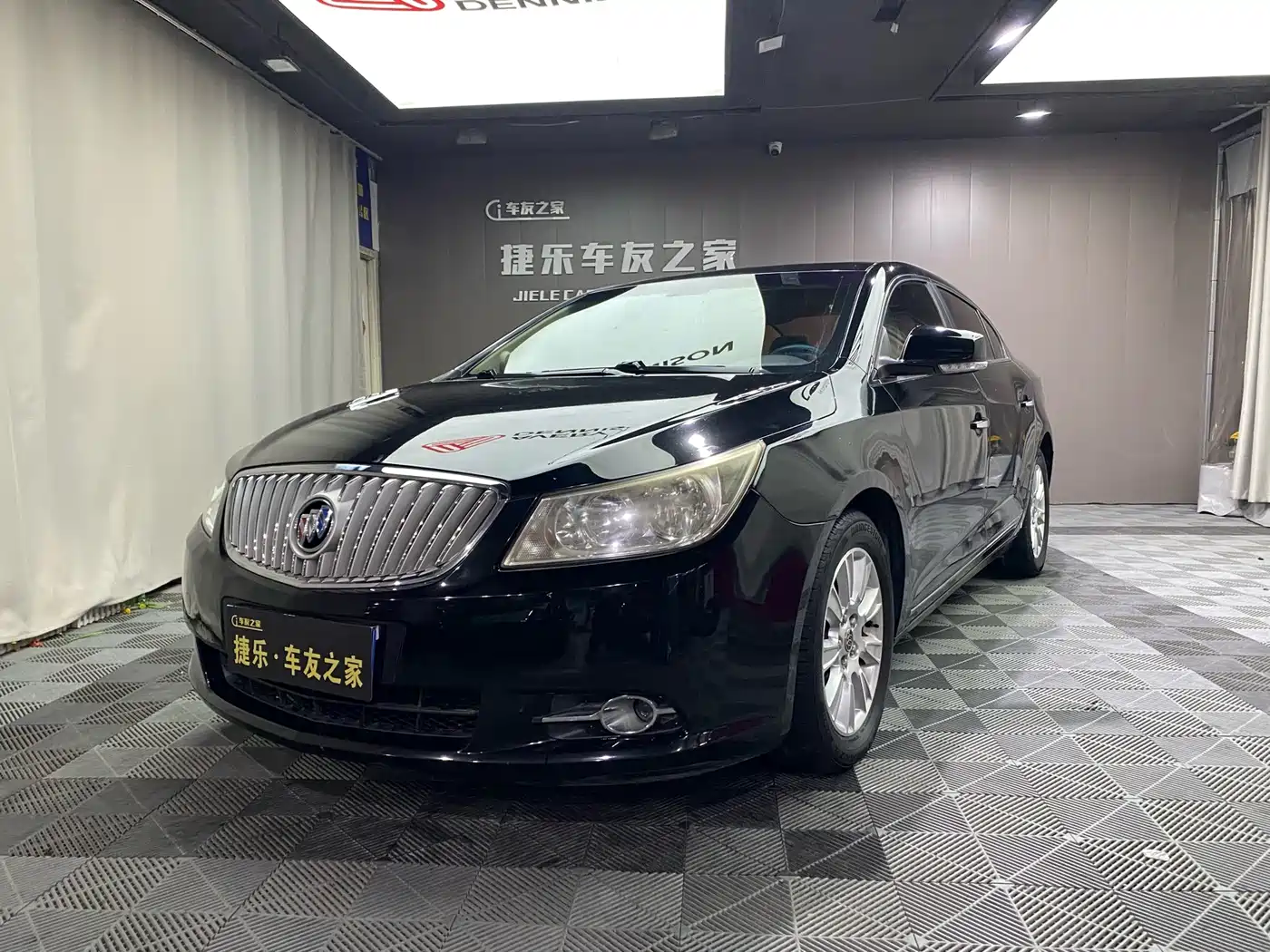 Фото 1 - Buick LaCrosse