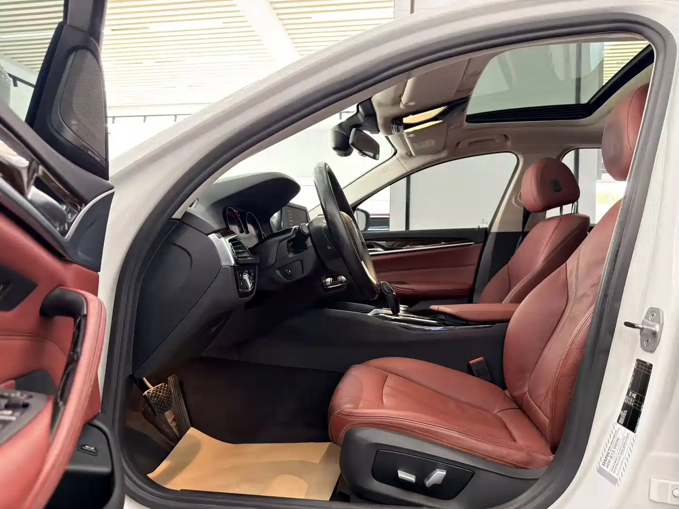 BMW 5 Series 2018 528Li Launch Special Edition фото 6