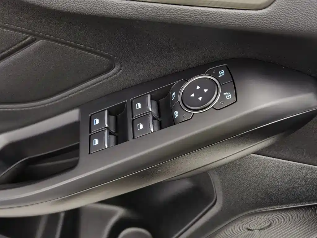 Фото 9 - Ford Focus