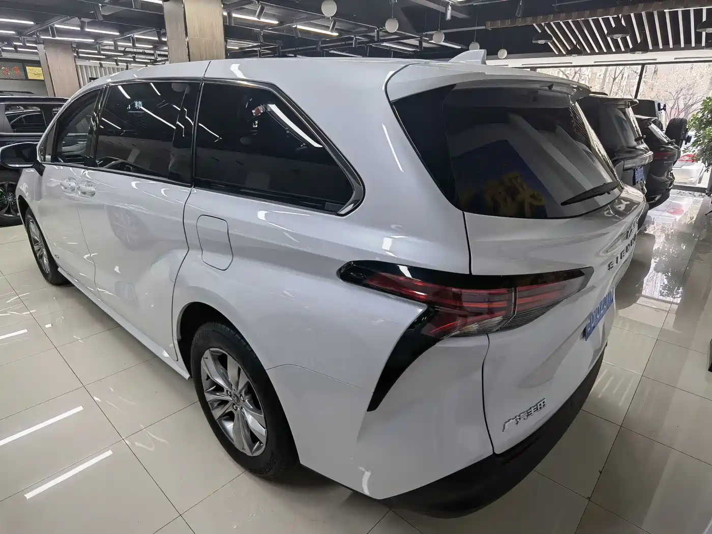 Toyota Sienna 2024 2.5L Hybrid Comfort Edition фото 4