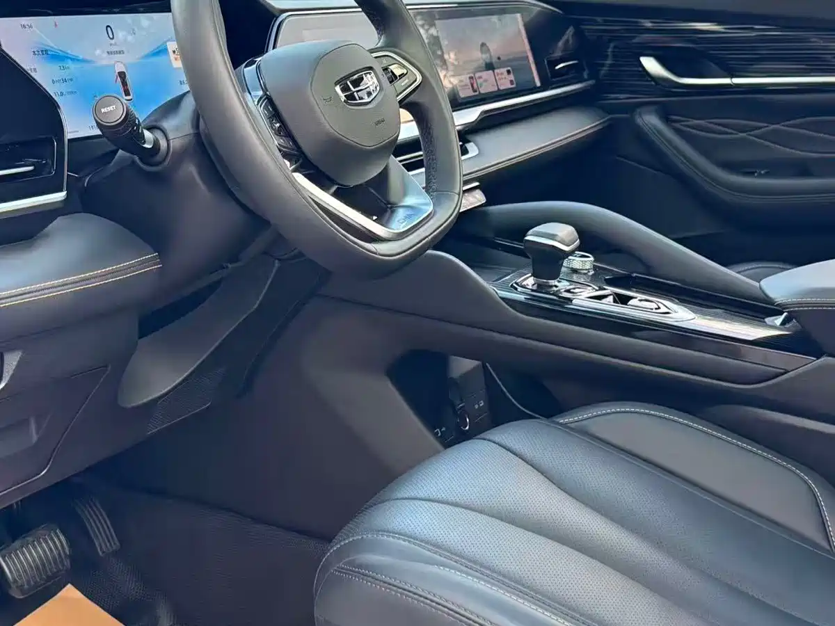 Фото 8 - Geely Xingyue L