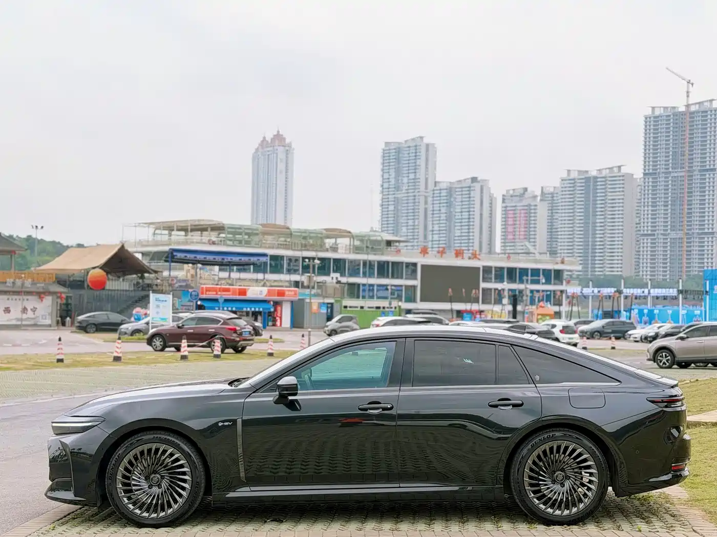 Toyota Crown (Import) 2024 2.5L Ultimate Edition фото 7