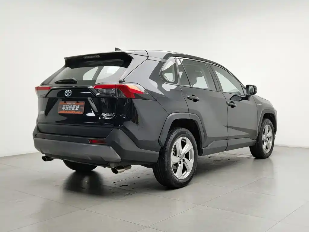 Фото 2 - Toyota RAV4