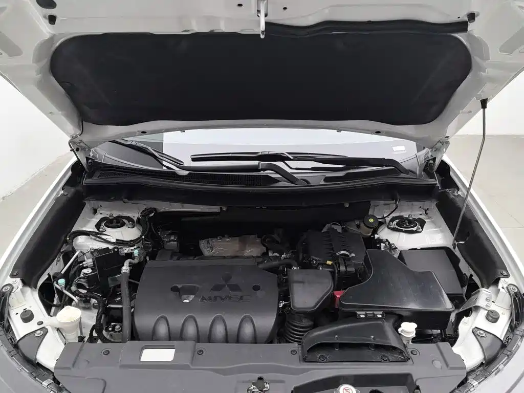 Фото 6 - Mitsubishi Outlander