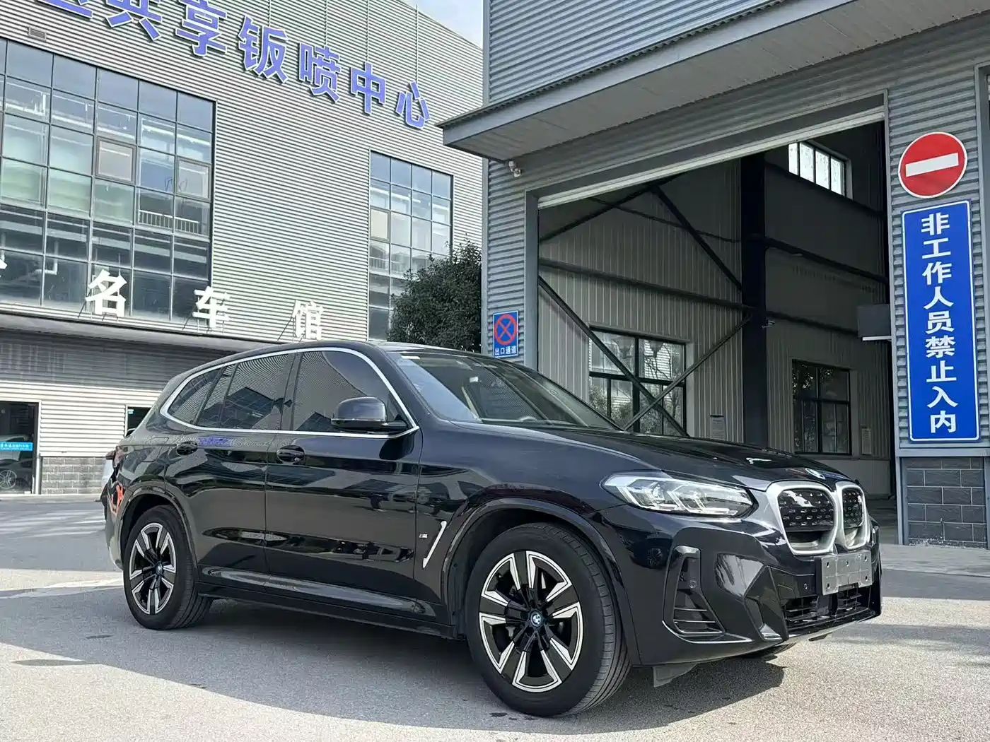 BMW IX3