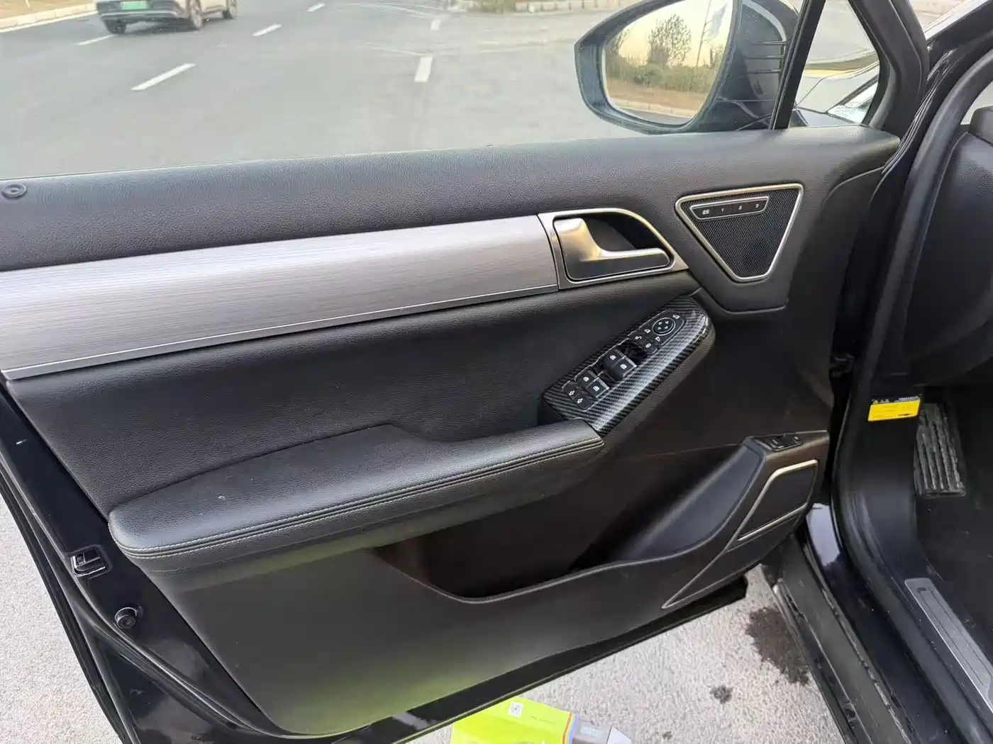 BYD Tang 2018 2018 2.0T Automatic Smart Connection Honor Edition 7-Seater China V