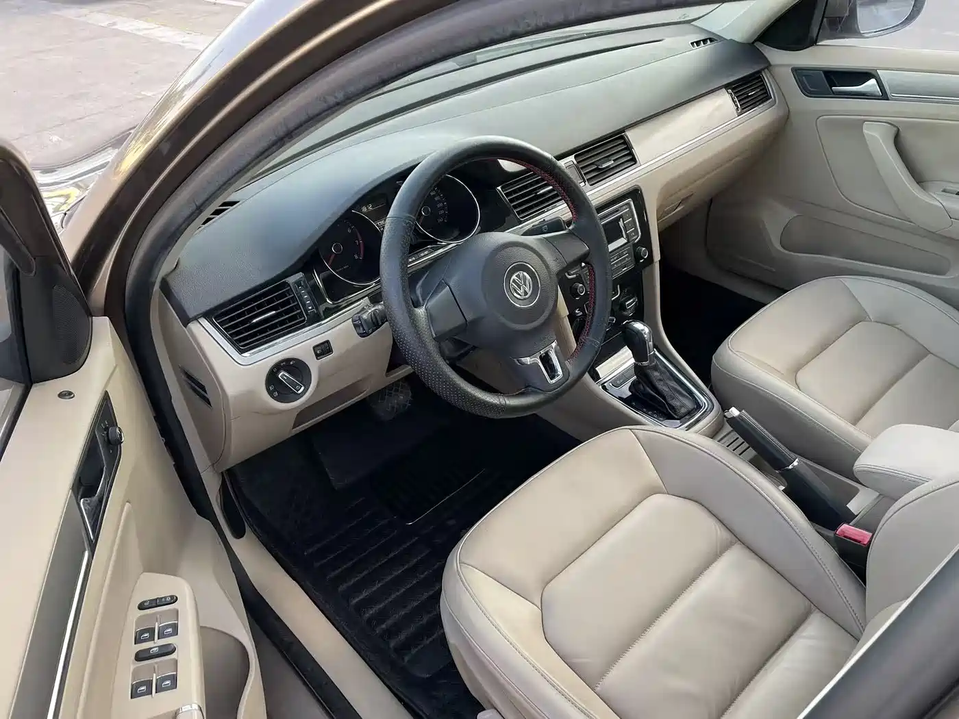 Volkswagen Bora 2013 1.6L Automatic Luxury Model фото 9