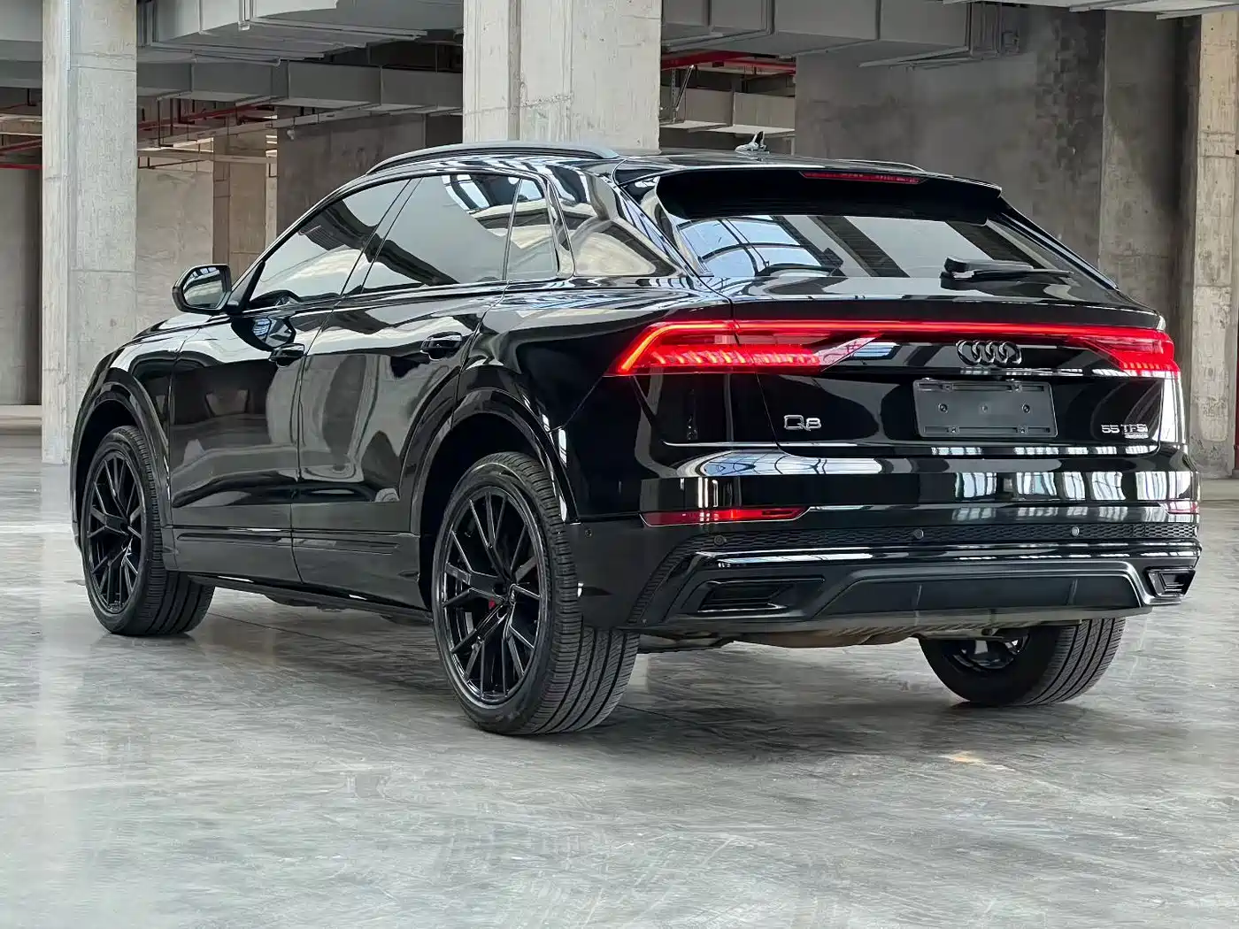 Фото 7 - Audi Q8