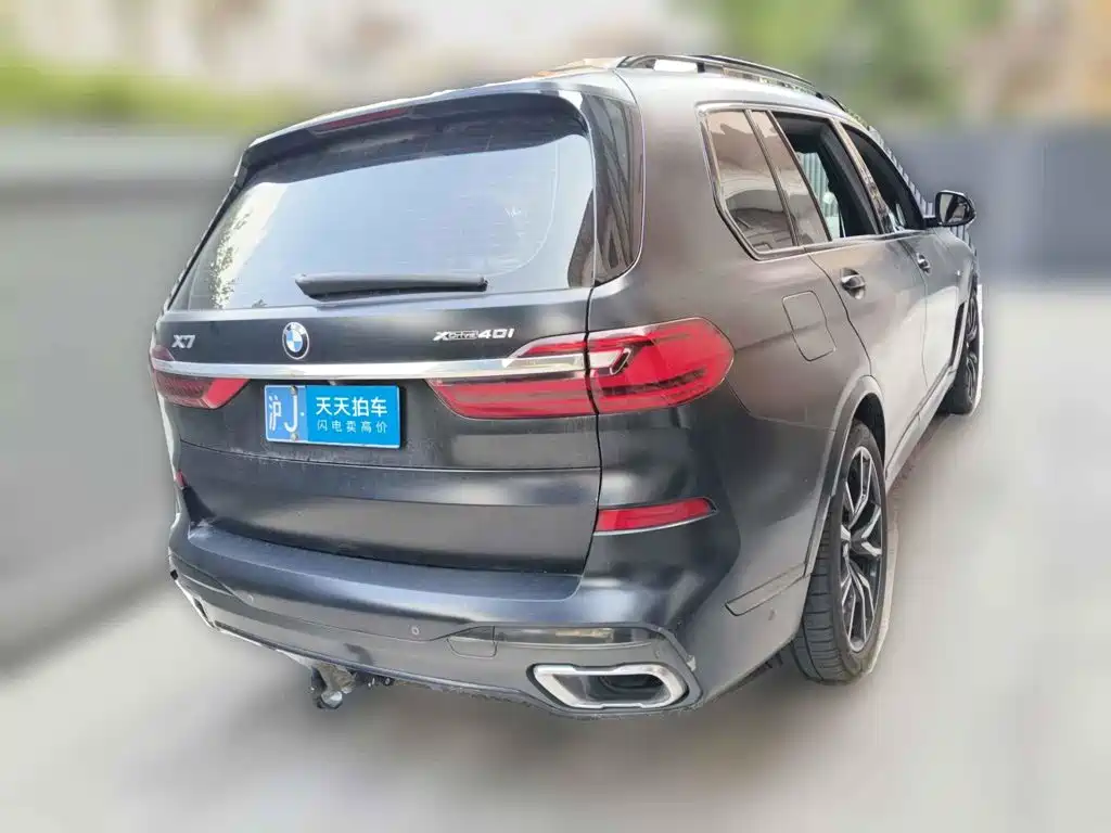 Photo 2 - BMW X7