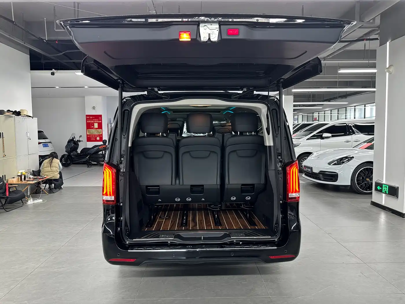 Mercedes-Benz V-Class 2022 V 260 L Long Wheelbase Luxury Edition фото 29