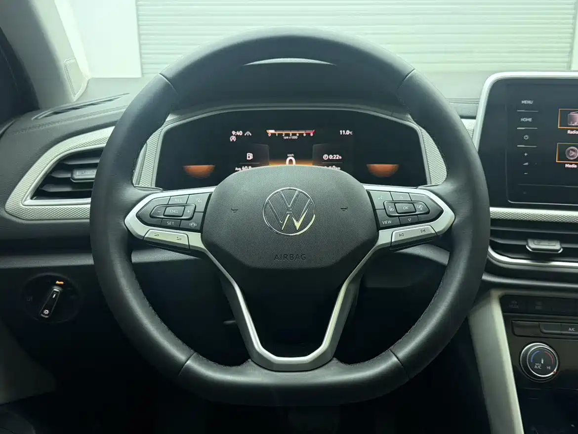 VOLKSWAGEN T ROC EXPLORING SONGS