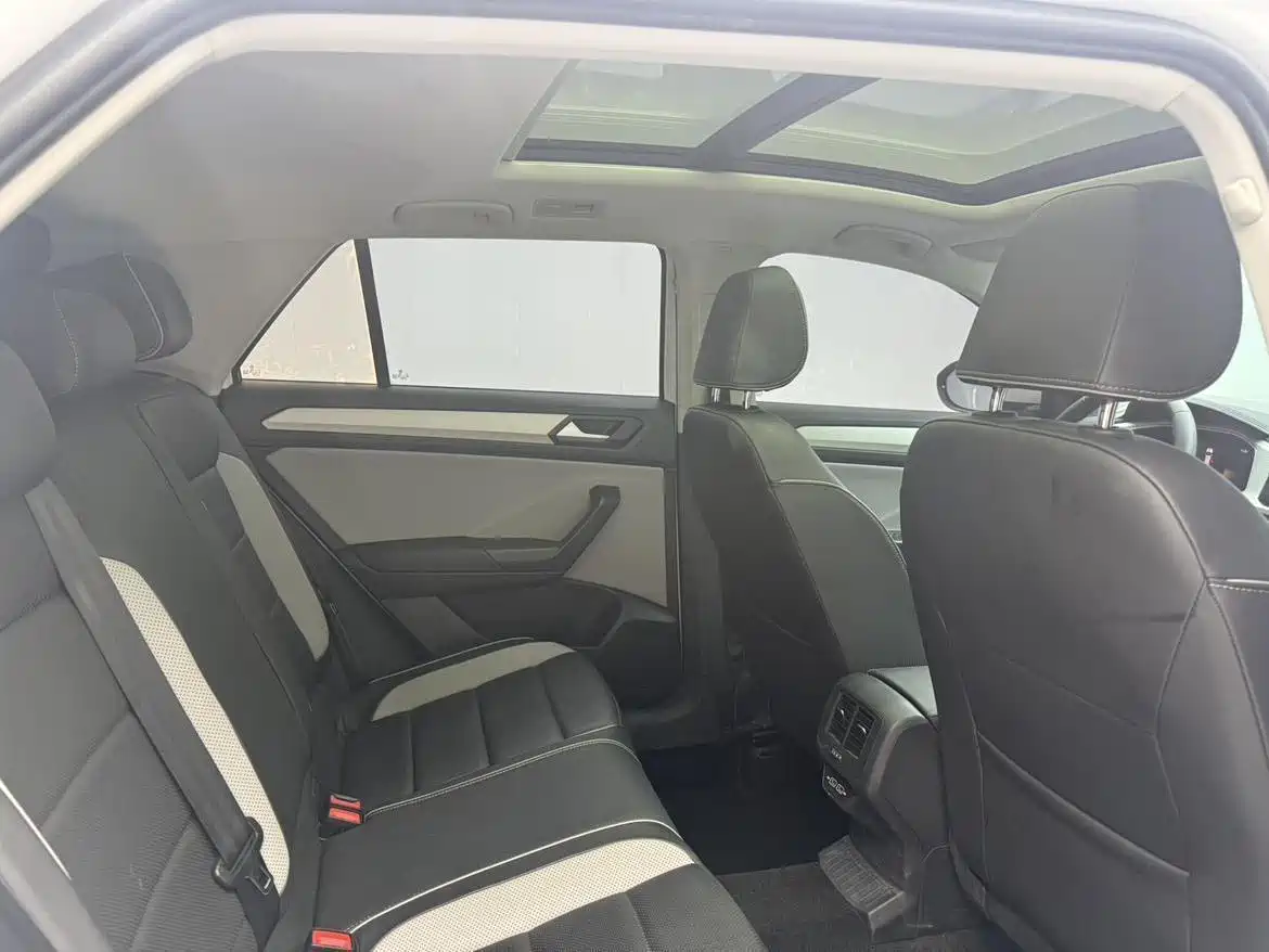 VOLKSWAGEN T ROC EXPLORING SONGS