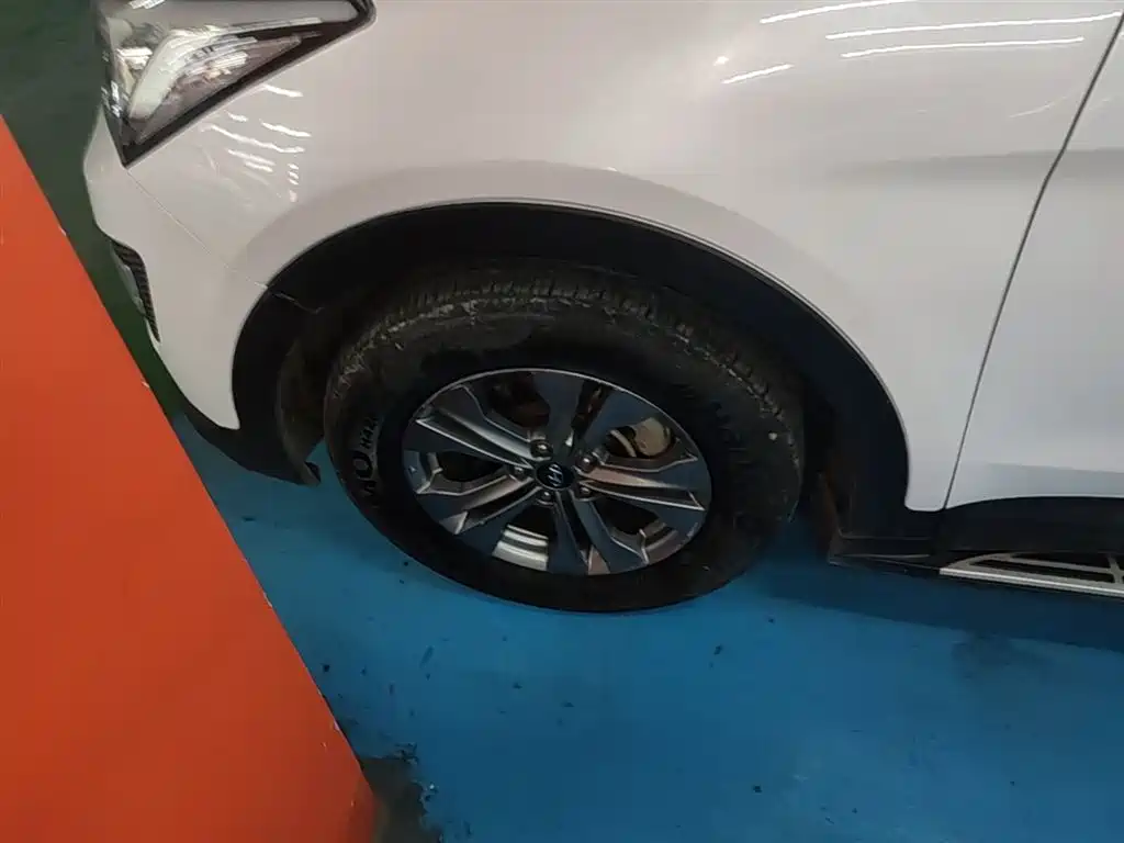 Hyundai Santa Fe 2015 2.4L Automatic 4WD Smart 5-seater фото 23